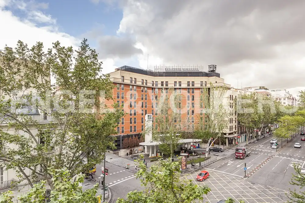 Außenansicht von Wohnungen zur Miete in Madrid mit Klimaanlage, Heizung und Möbliert