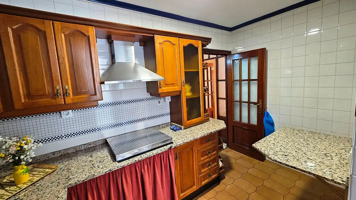 Kitchen of Flat for sale in Sevilla  with Air Conditioner, Terrace and Balcony