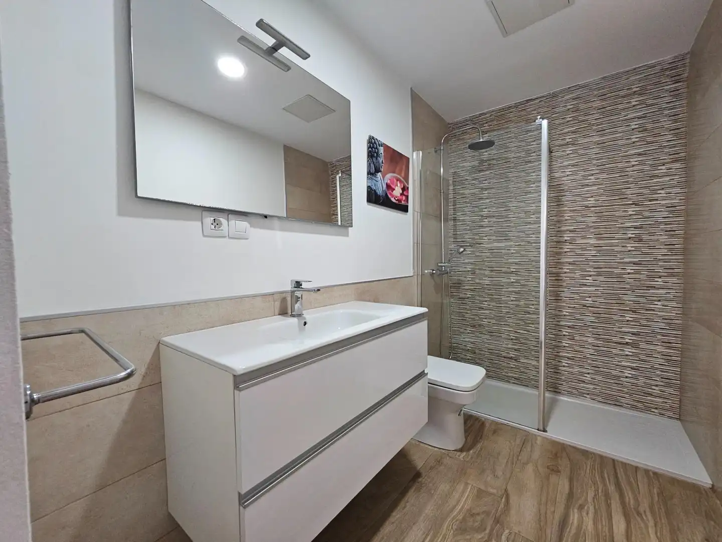 Baño de Piso de alquiler en Las Palmas de Gran Canaria con Aire acondicionado, Parquet y Balcón