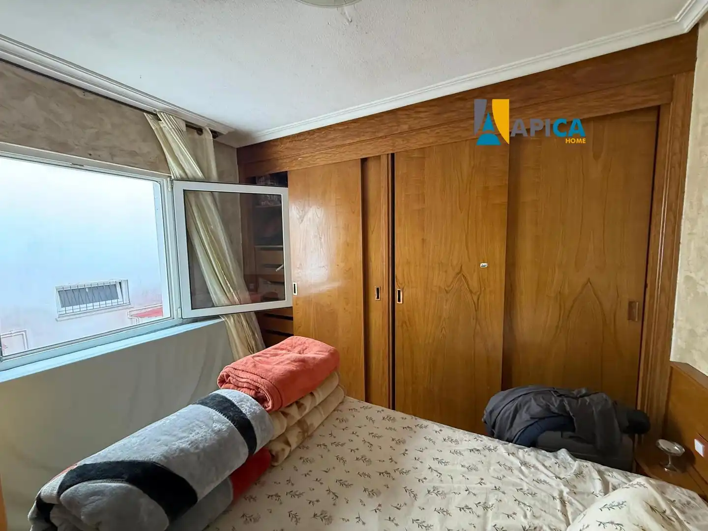 Schlafzimmer von Dachboden zum Verkauf in Algeciras mit Klimaanlage und Heizung