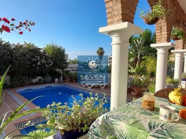 Xalet amb piscina en venda a avenida del Mediterraneo
