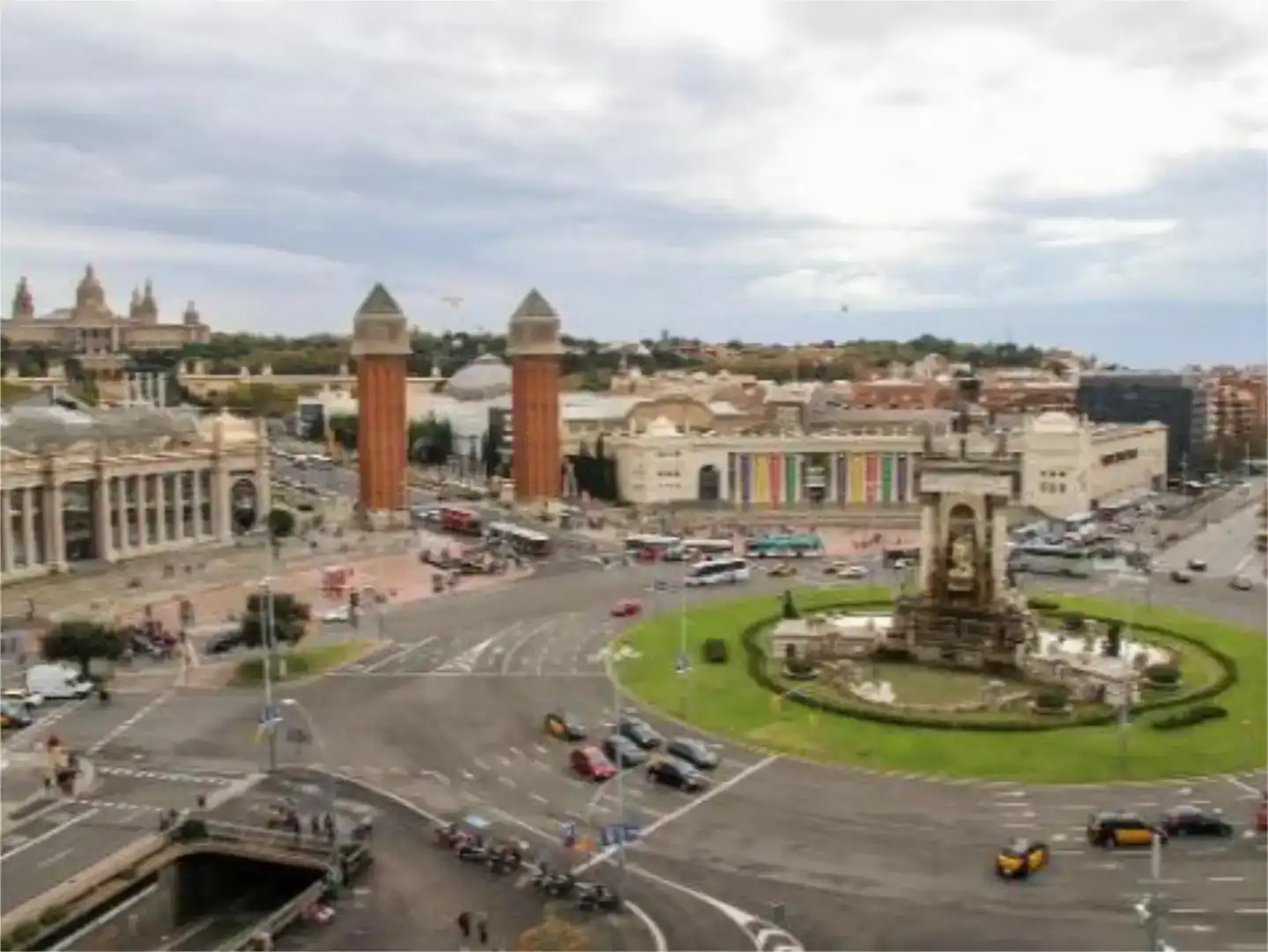 Exterior view of Flat for sale in  Barcelona Capital  with Air Conditioner and Balcony