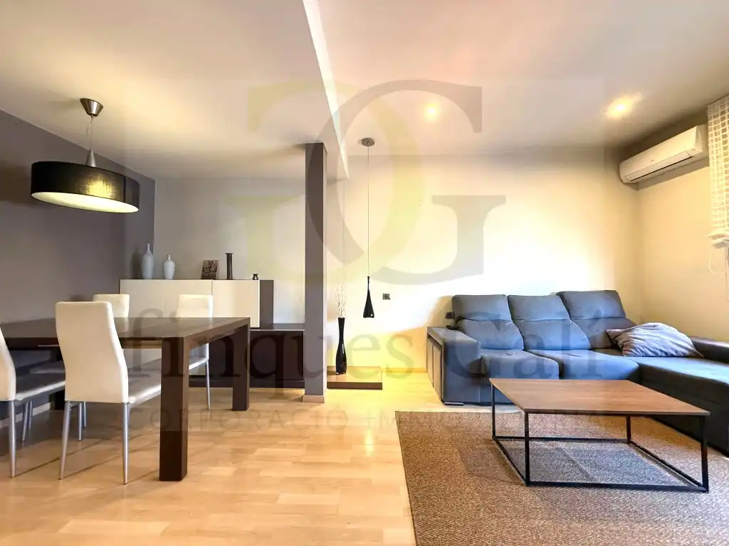 Living room of Flat for sale in Manresa  with Air Conditioner, Furnished and Balcony
