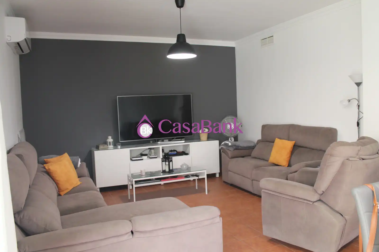 Sala d'estar de Casa o xalet en venda en Córdoba amb Aire condicionat, Jardí privat i Piscina