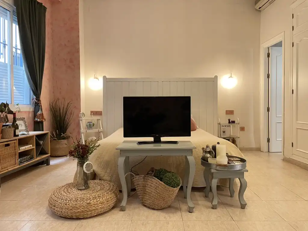 Study for rent in Santa Catalina