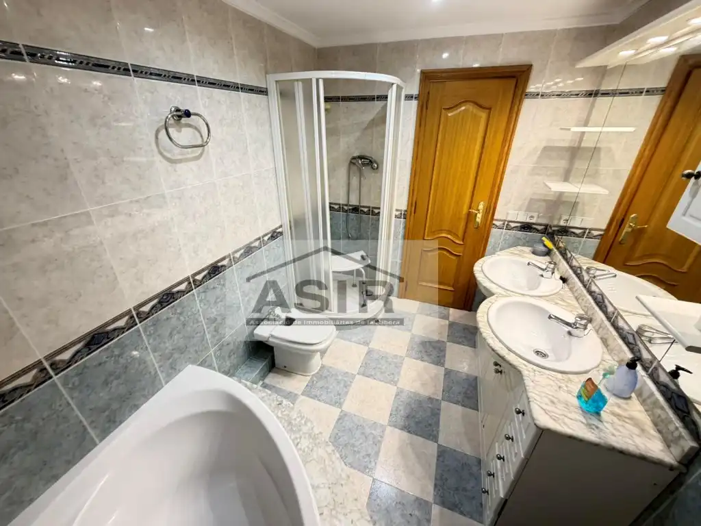 Baño de Piso de alquiler en Alzira con Balcón