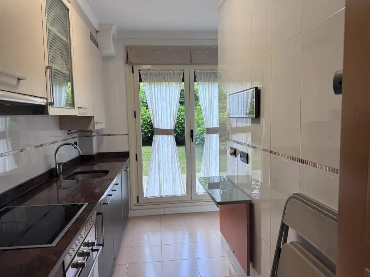 Küche von Wohnung zum Verkauf in Llanes mit Heizung, Privatgarten und Terrasse