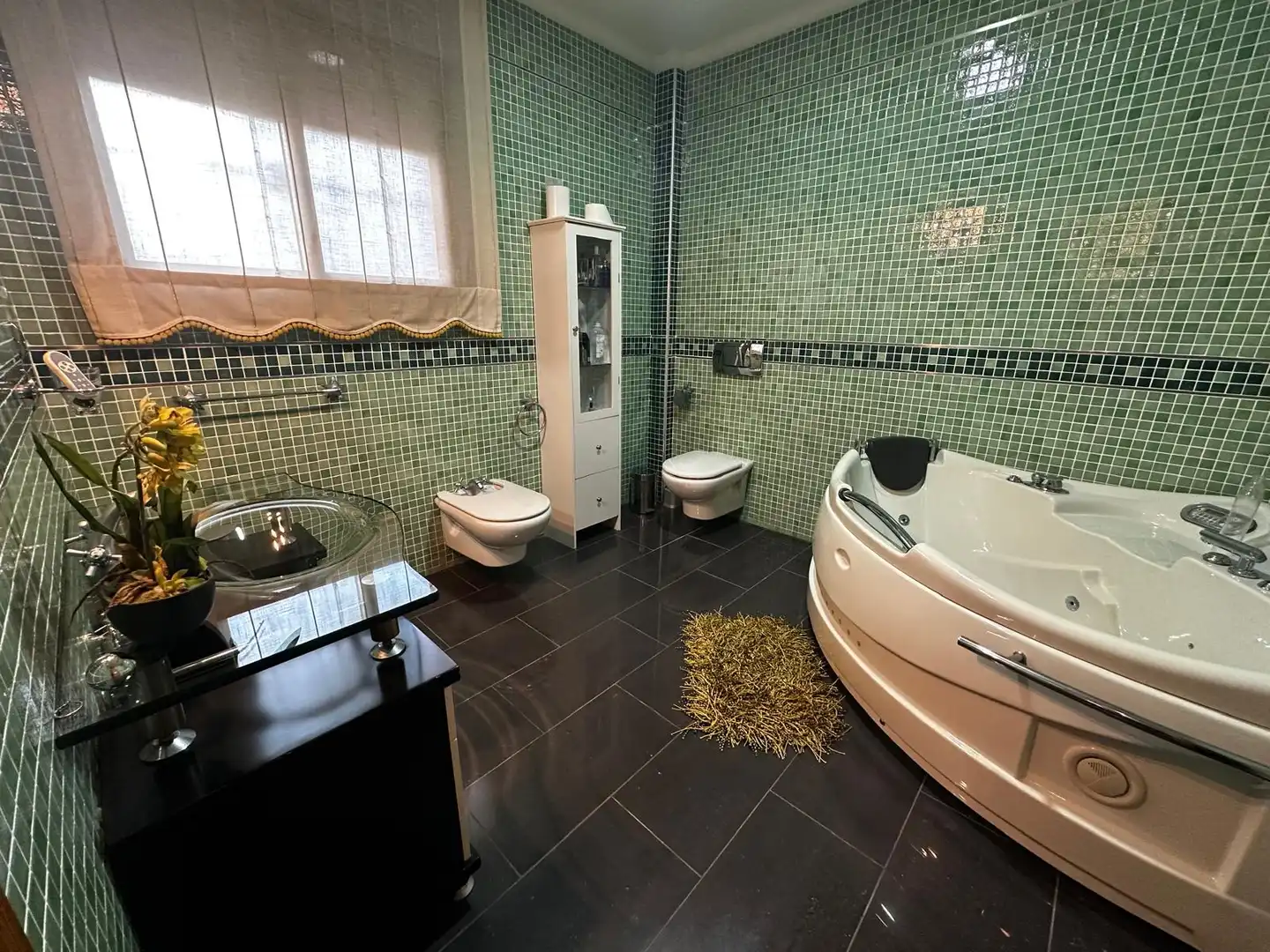 Bany de Casa o xalet en venda en Orihuela amb Jardí privat, Terrassa i Piscina