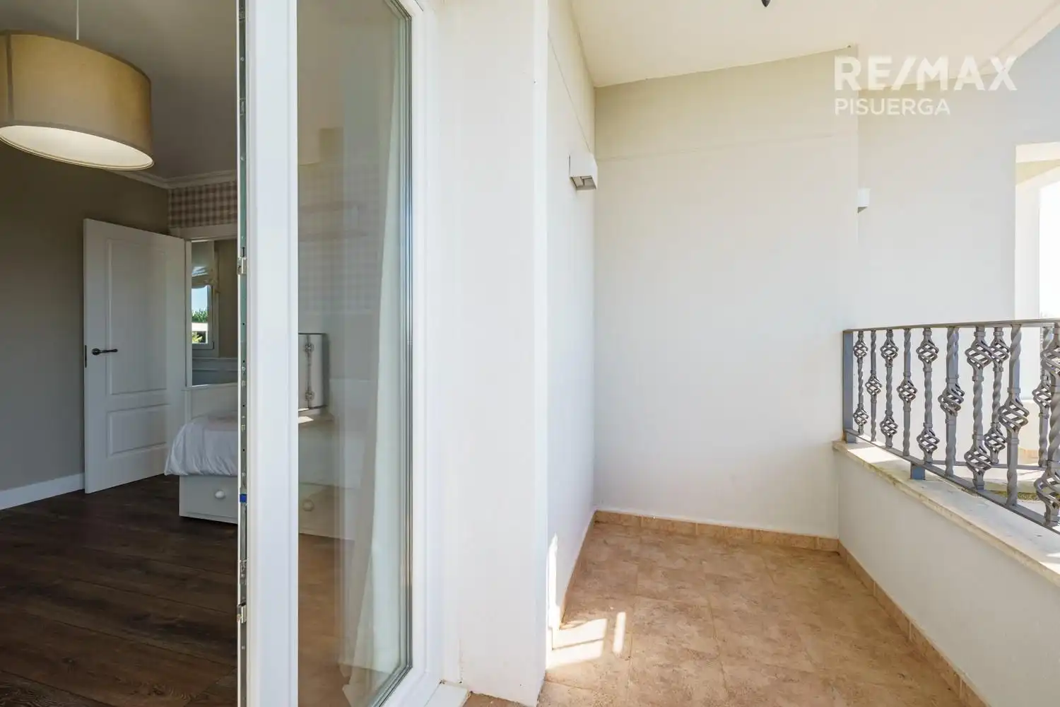 Dormitori de Casa o xalet en venda en Laguna de Duero amb Calefacció, Jardí privat i Terrassa