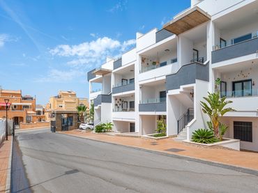 Apartamento con piscina en venta en Orihuela Costa
