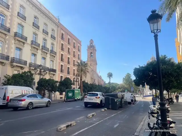 Vista exterior de Pis en venda en Ciutat Vella 