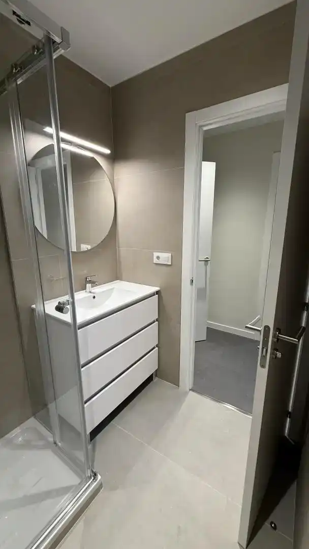 Badezimmer von Wohnung zur Miete in Vigo  mit Klimaanlage