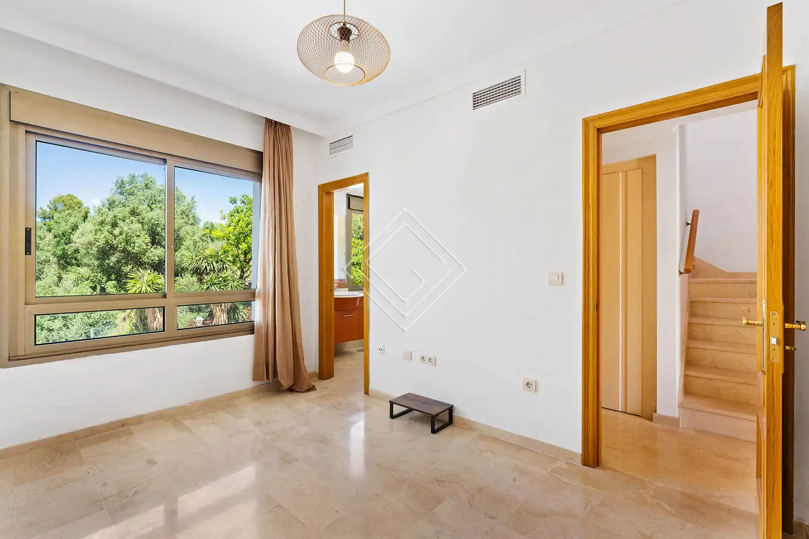 Chalet con piscina en venta en Milla de Oro, imagen 15