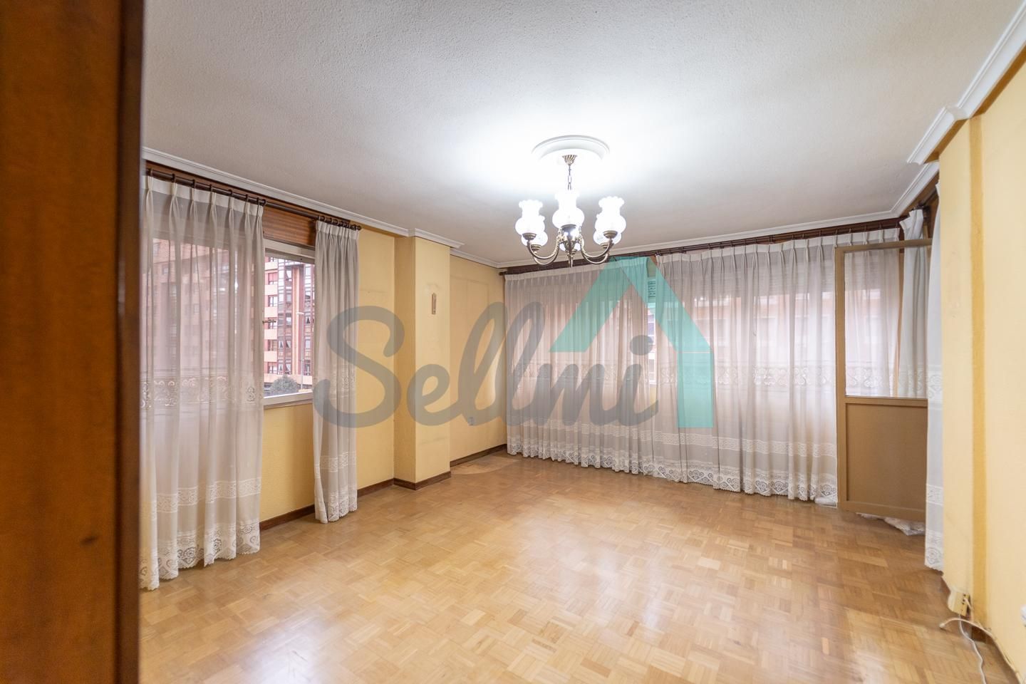 Habitación de Piso en venta en Avilés con Calefacción, Parquet y Terraza