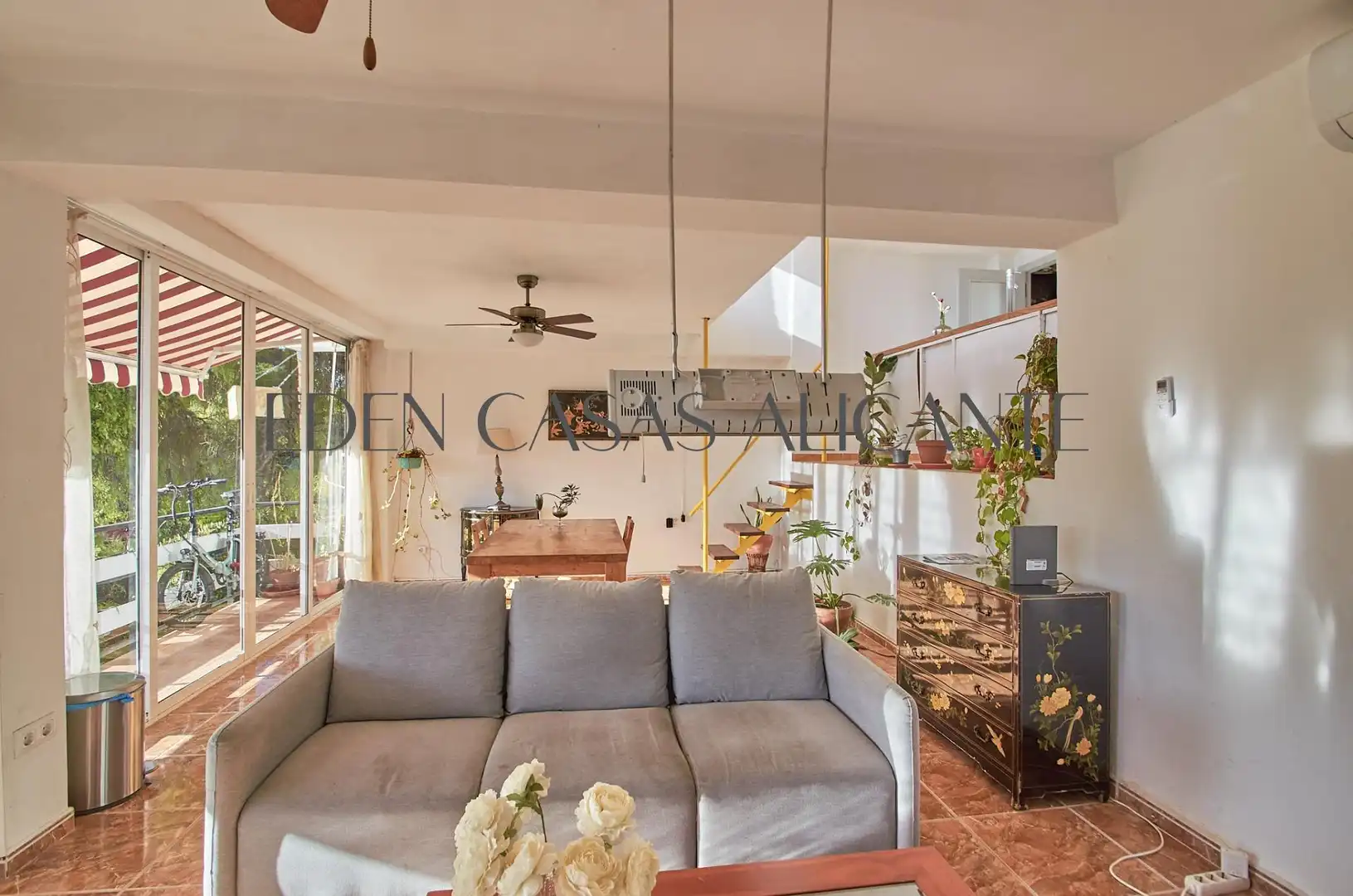 Sala de estar de Piso en venta en El Campello con Aire acondicionado, Jardín privado y Terraza