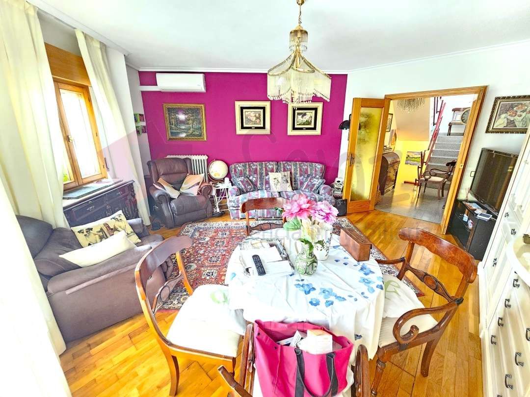 Sala de estar de Casa o chalet en venta en Lardero con Aire acondicionado, Calefacción y Jardín privado