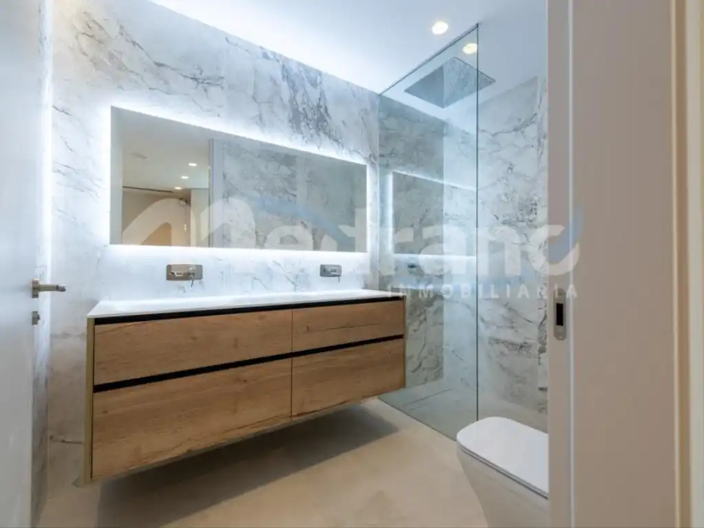 Badezimmer von Haus oder Chalet zum Verkauf in Benidorm mit Klimaanlage, Heizung und Privatgarten