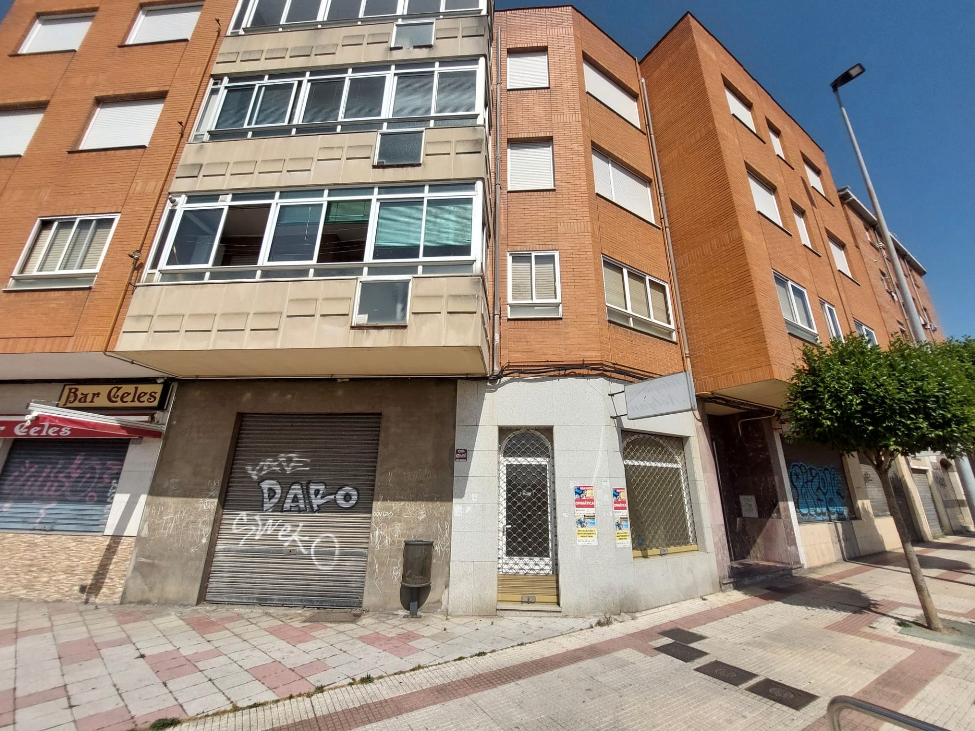 Vista exterior de Local en venta en León Capital 