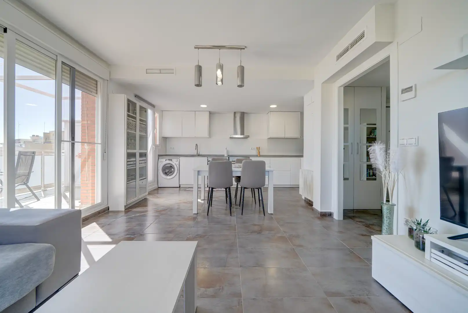Küche von Dachboden zum Verkauf in La Pobla de Farnals mit Klimaanlage, Heizung und Terrasse