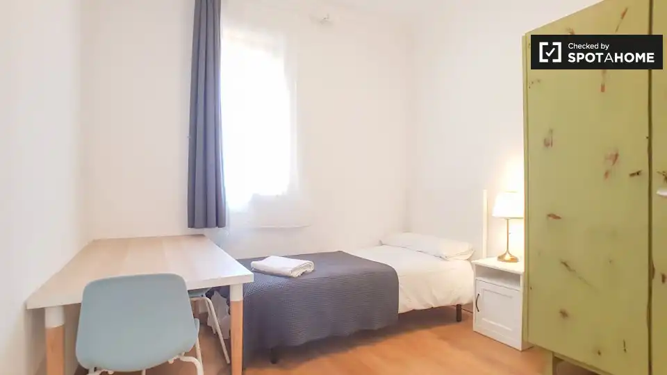 Habitación de Apartamento para compartir en Barcelona con Aire acondicionado, Calefacción y Terraza