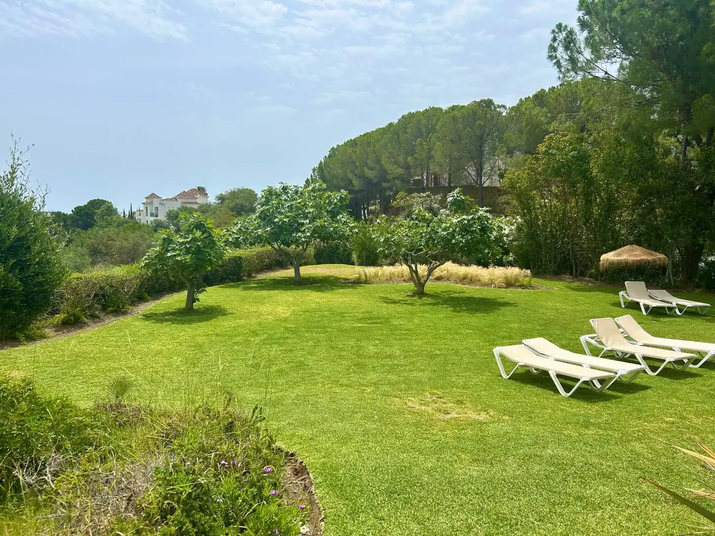 Garten von Wohnungen zum Verkauf in Benahavís mit Klimaanlage, Terrasse und Abstellraum