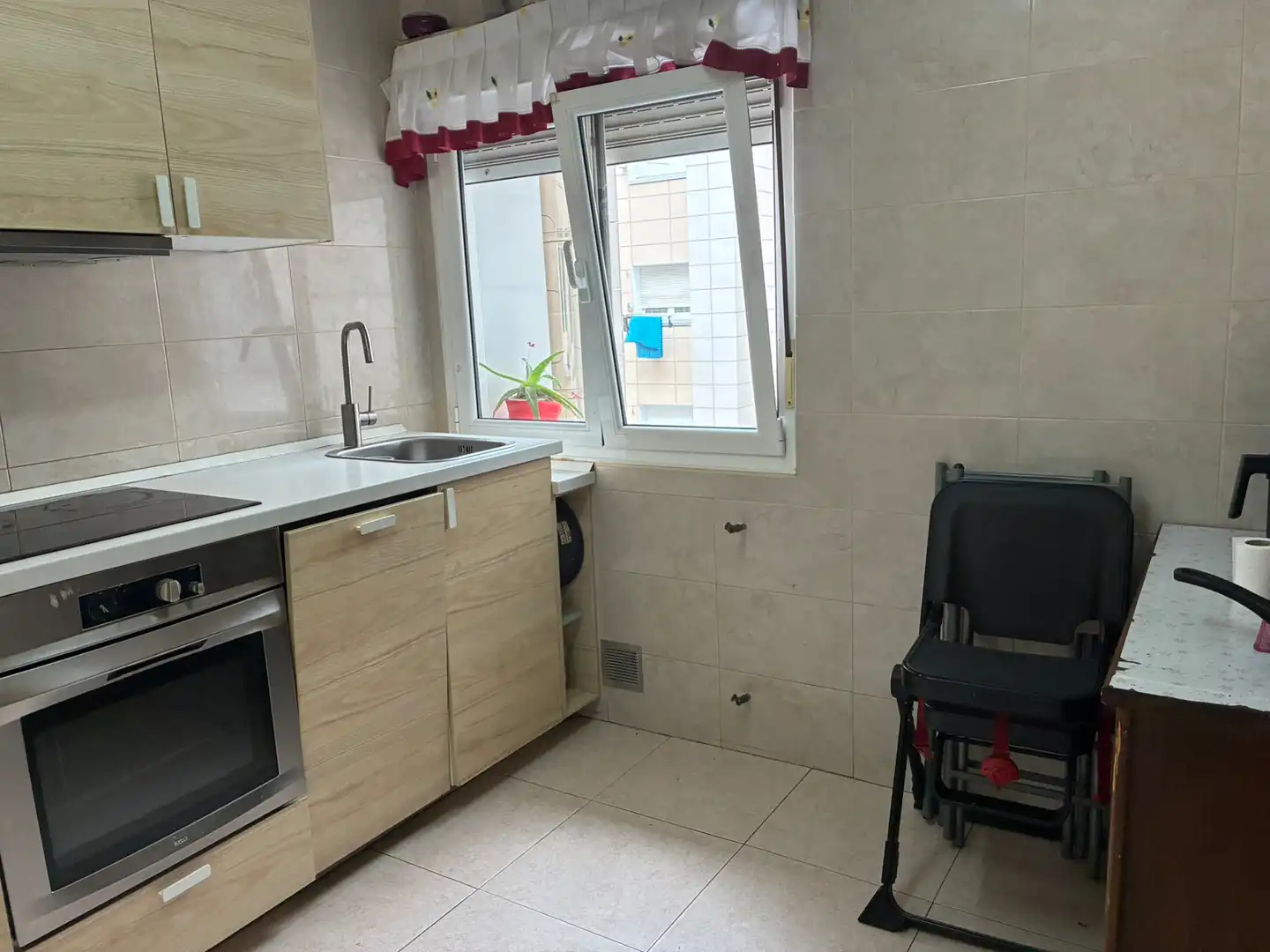 Cocina de Piso en venta en Gijón  con Calefacción, Parquet y Amueblado
