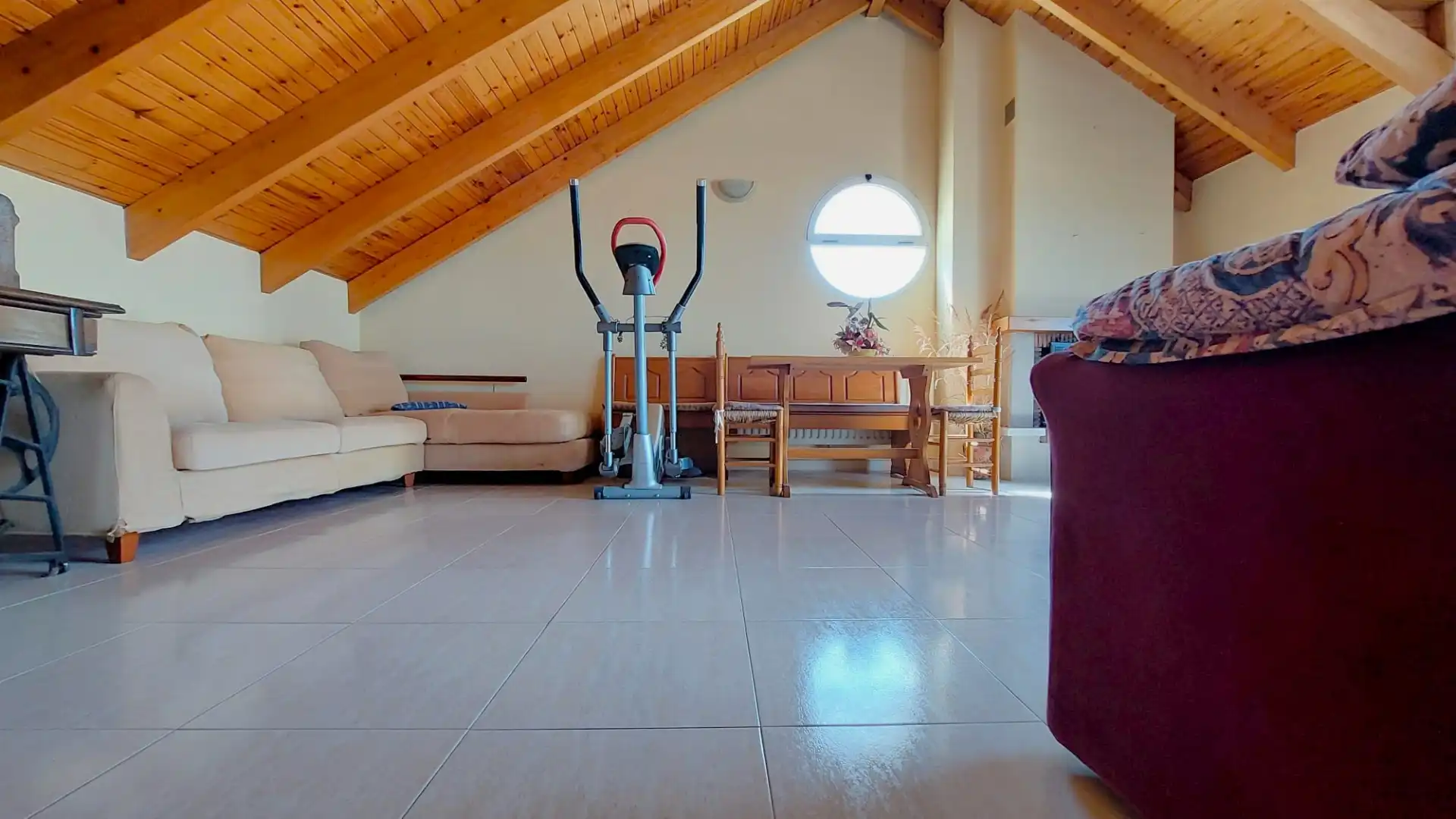 Sala d'estar de Casa adosada en venda en Viladecavalls amb Aire condicionat, Calefacció i Jardí privat