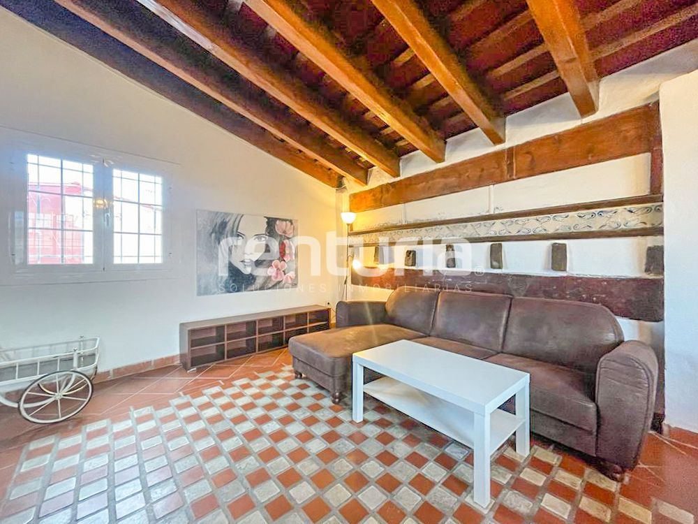 Sala d'estar de Àtic de lloguer en  Valencia Capital amb Aire condicionat, Terrassa i Moblat