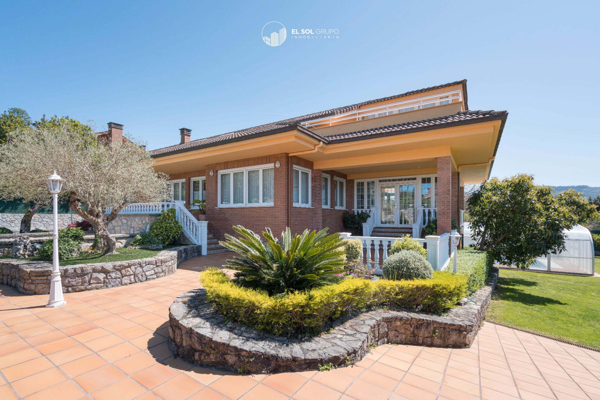 Jardí de Casa o xalet en venda en Gijón  amb Calefacció, Jardí privat i Parquet