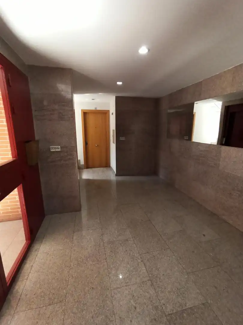 Planta baja de alquiler en Madrid con Terraza y Amueblado