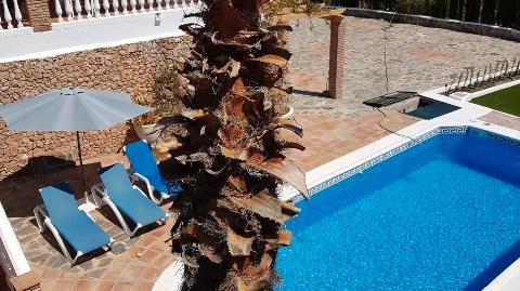 Foto 3 de Casa o xalet de lloguer a Calle Copérnico, 2, Avda Pescia - Ctra de Frigiliana, Málaga