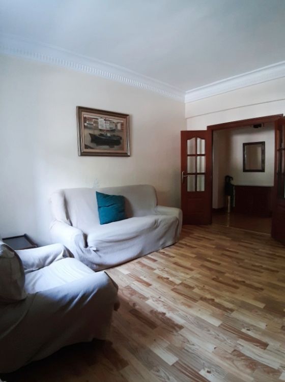 Sala d'estar de Pis en venda en Bilbao  amb Calefacció, Traster i Moblat