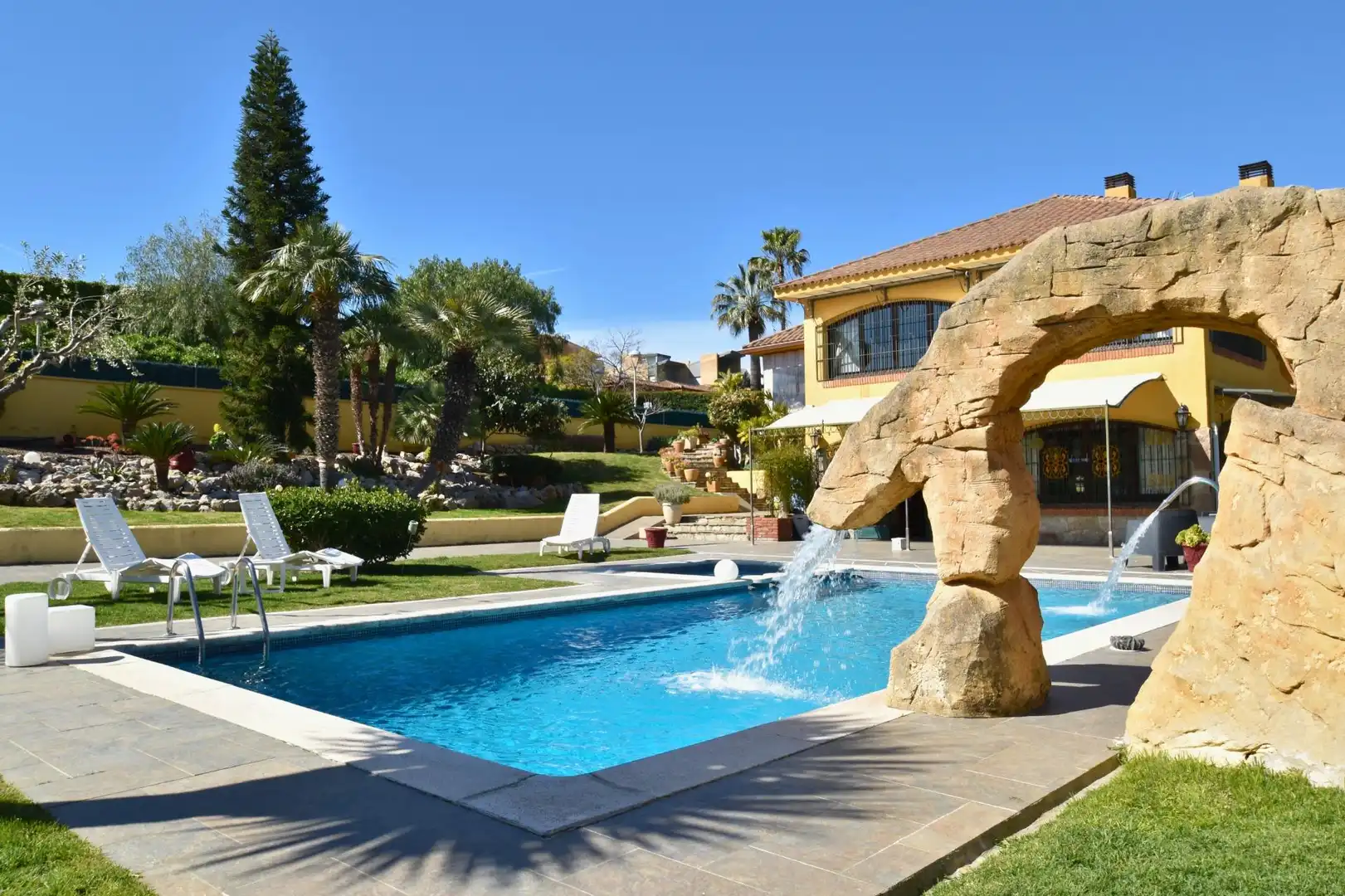 Villa con terrazza in vendita a L'Aragai