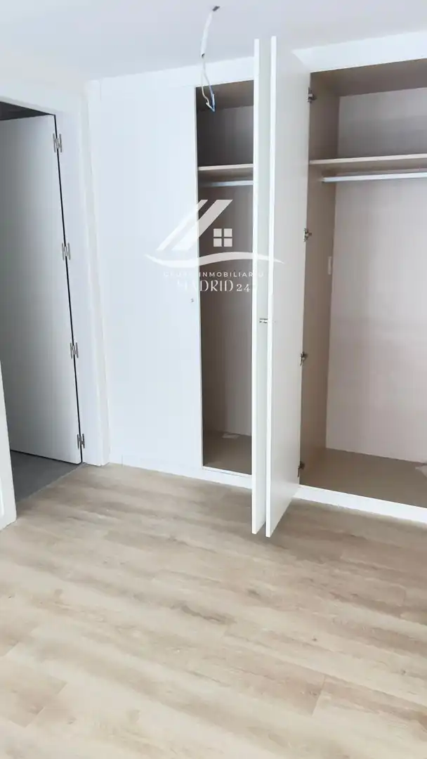 Habitación de Piso en venta en Madrid con Aire acondicionado, Piscina y Piscina comunitaria