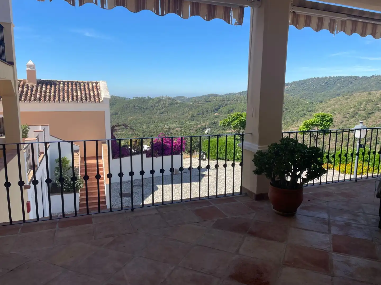Terraza de Casa adosada en venta en Benahavís con Aire acondicionado, Jardín privado y Terraza
