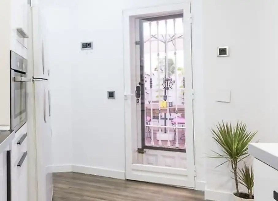 Wohnung zur Miete in Madrid mit Klimaanlage, Heizung und Privatgarten
