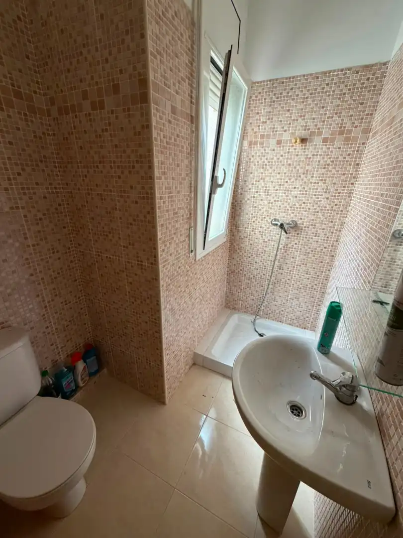 Bathroom of Flat for sale in Bellpuig  with Air Conditioner, Heating and Parquet flooring
