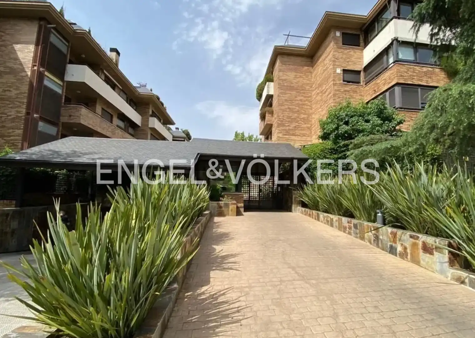 Vista exterior de Ático en venta en Majadahonda con Aire acondicionado, Calefacción y Parquet