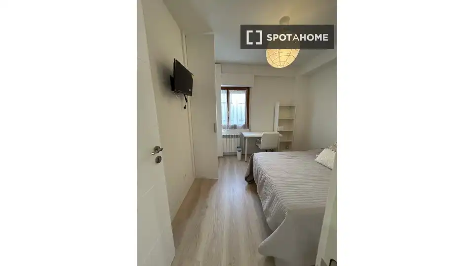 Bedroom of Flat for share in Segovia  with Air Conditioner, Heating and Furnished