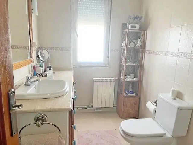Baño de Piso en venta en Torrelavega  con Calefacción y Trastero