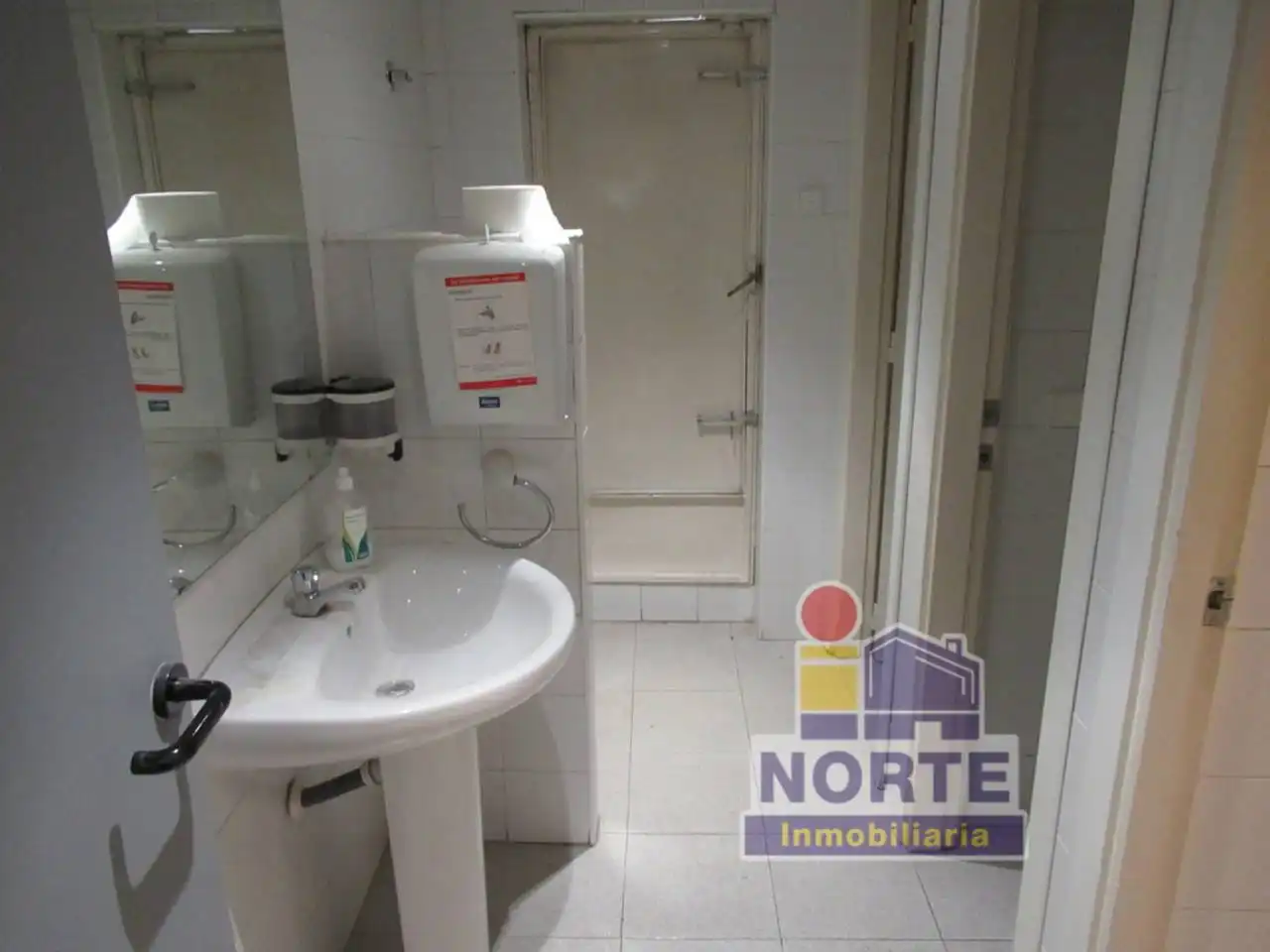 Badezimmer von Geschaftsraum zur Miete in Alcoy / Alcoi mit Klimaanlage