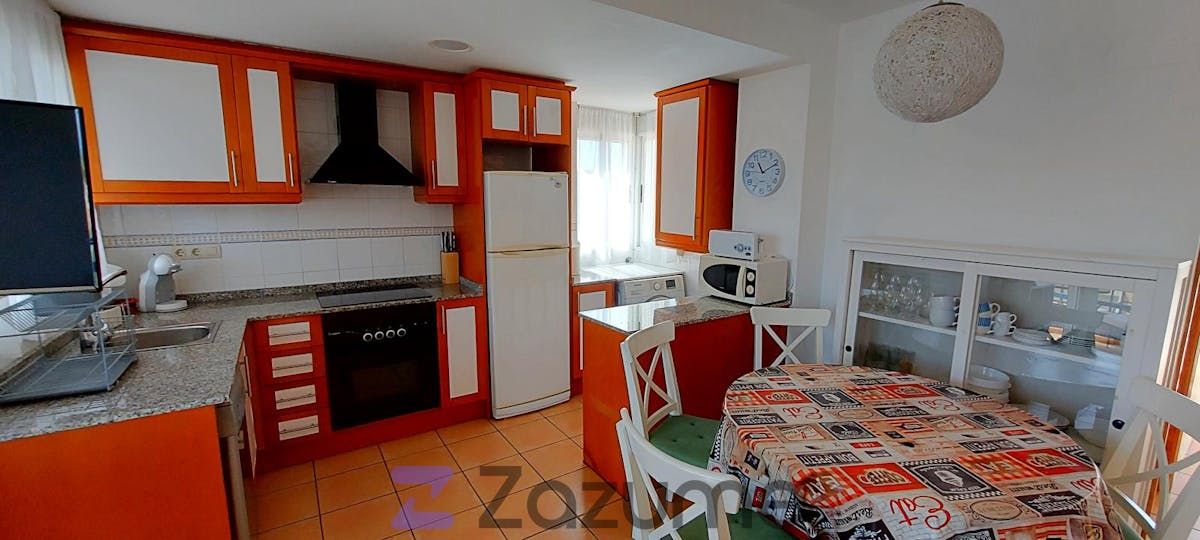 Cuina de Pis de lloguer en Oliva amb Aire condicionat, Calefacció i Jardí privat