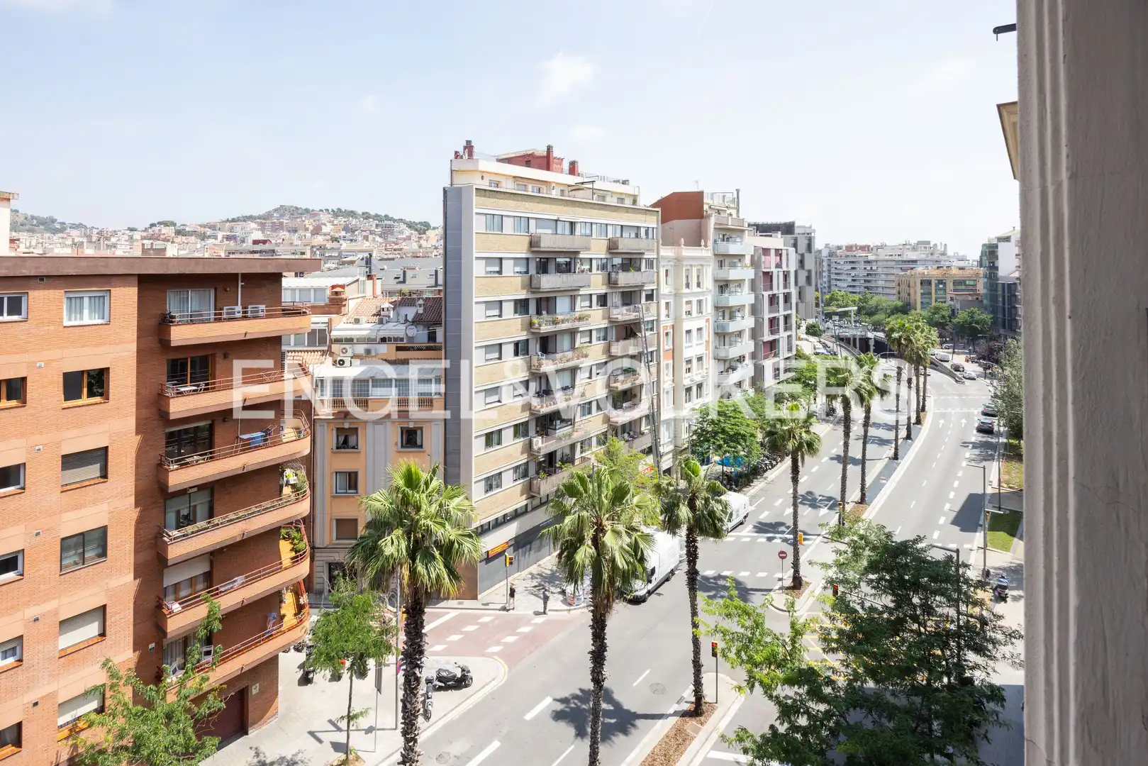 Außenansicht von Wohnung zum Verkauf in Barcelona mit Klimaanlage, Heizung und Parkett