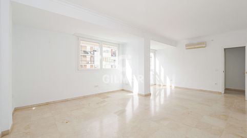 Foto 2 de Piso en venta en Los Remedios, Sevilla Capital