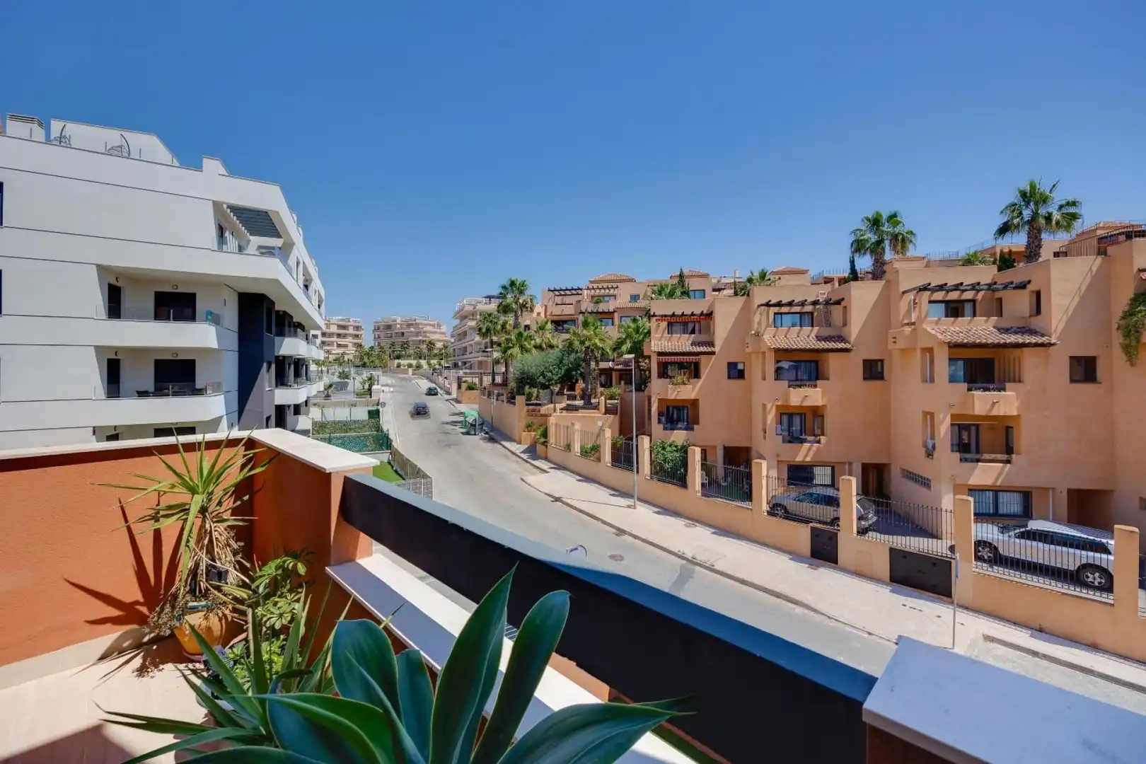 Vista exterior de Àtic en venda en Orihuela amb Aire condicionat, Terrassa i Moblat