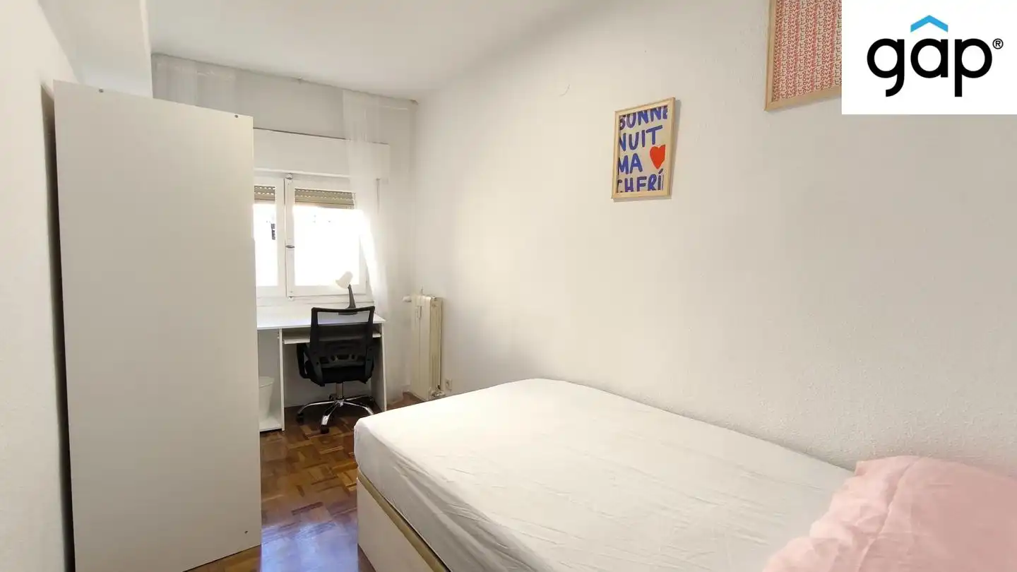 Schlafzimmer von Wohnung zur Miete in Cuenca mit Heizung, Terrasse und Möbliert