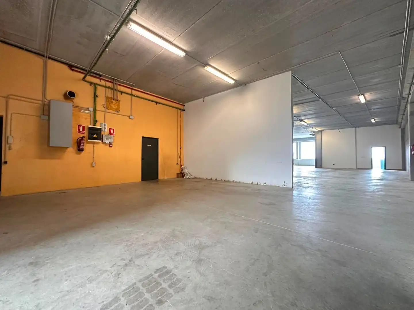 Nau industrial de lloguer en Badalona