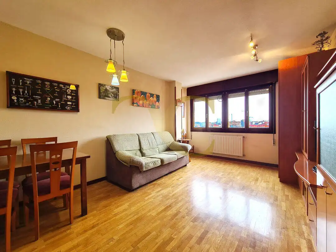 Sala d'estar de Pis en venda en Gijón  amb Calefacció, Terrassa i Moblat