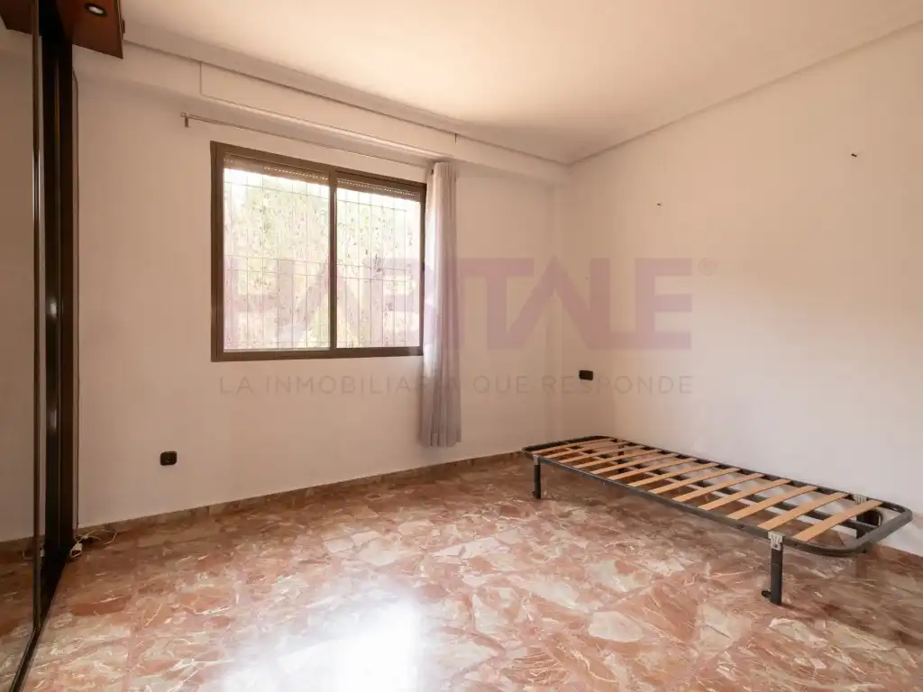 Bedroom of Houses for sale in Chiva  with Air Conditioner, Heating and Furnished