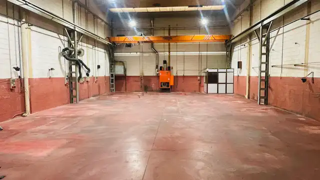 Fabrikhallen zur Miete in Ripollet
